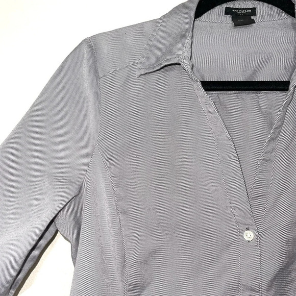 Ann Taylor Factory Gray & White Striped Split Neck Button Down Top 10 Women’s - Picture 3 of 11
